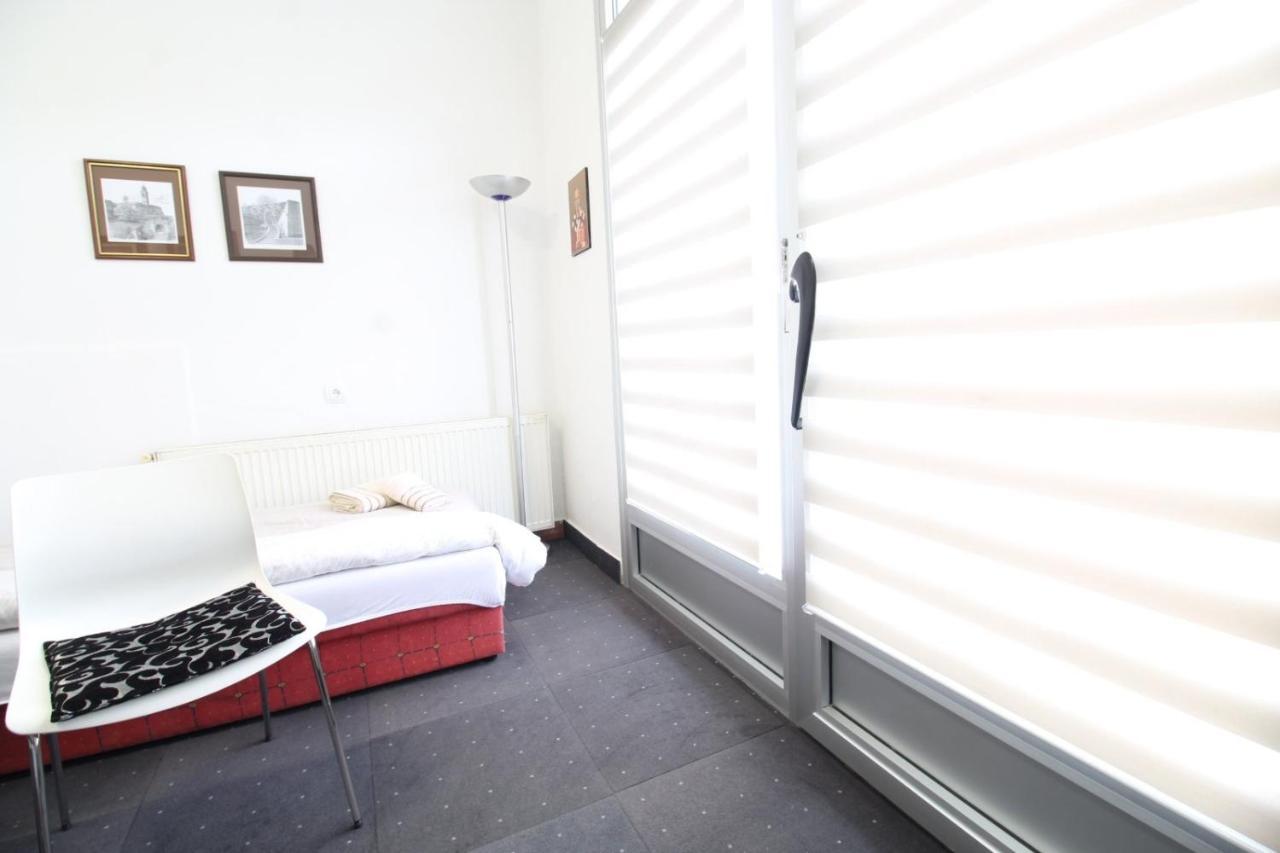 Nikolaj Mirlikiski Novi Sad Exteriér fotografie